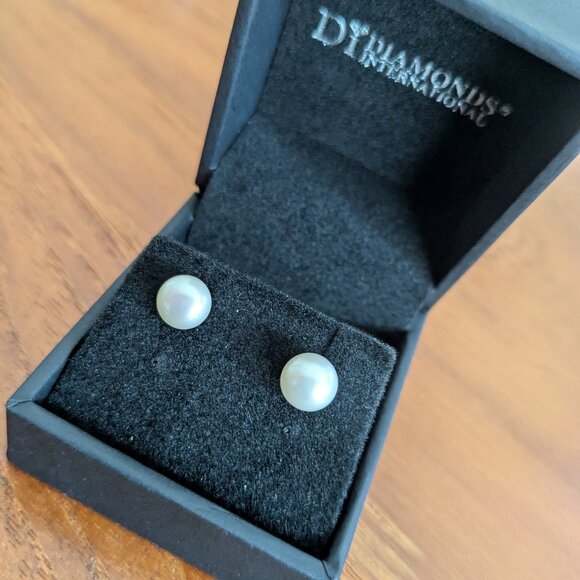 NEW Classic Luminous Pearl Stud Earrings Timeless Elegant with Gift Box - Picture 2 of 4